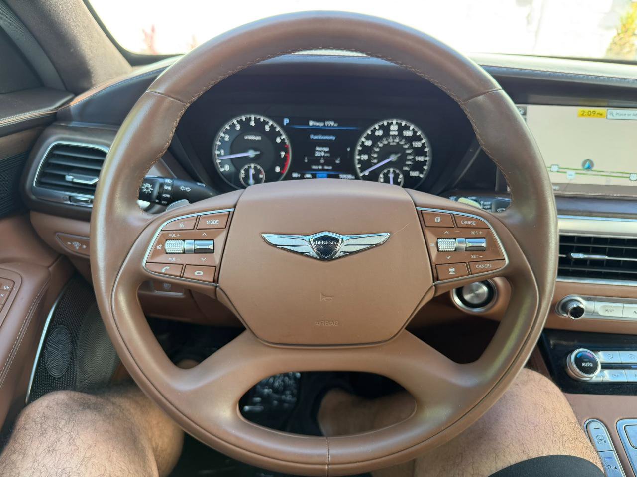 Used 2020 Genesis G90 3.3T Premium image 28