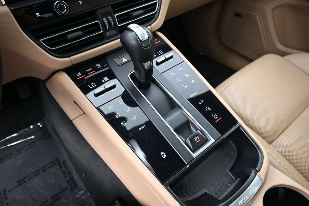 Certified 2022 Porsche Macan AWD/4WD image 23