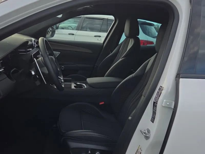 Used 2025 Maserati Grecale Folgore AWD/4WD image 2