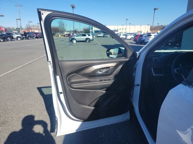 Used 2024 GMC Terrain SLE image 13