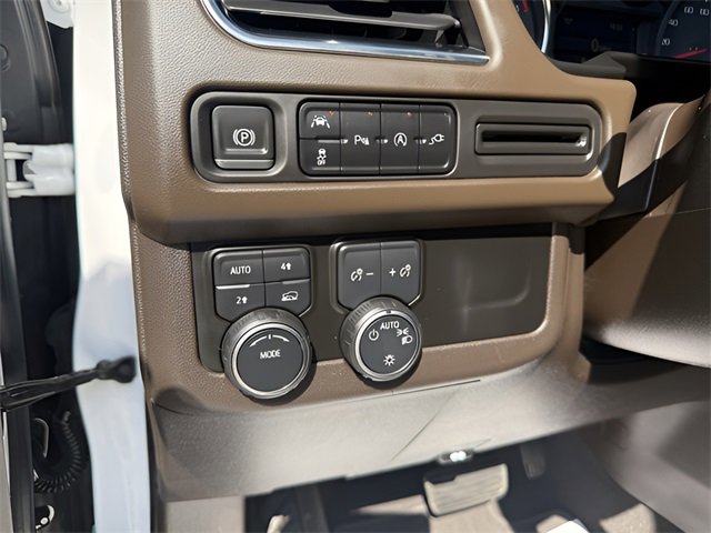 Used 2021 Chevrolet Tahoe LT w/ Luxury Package image 18