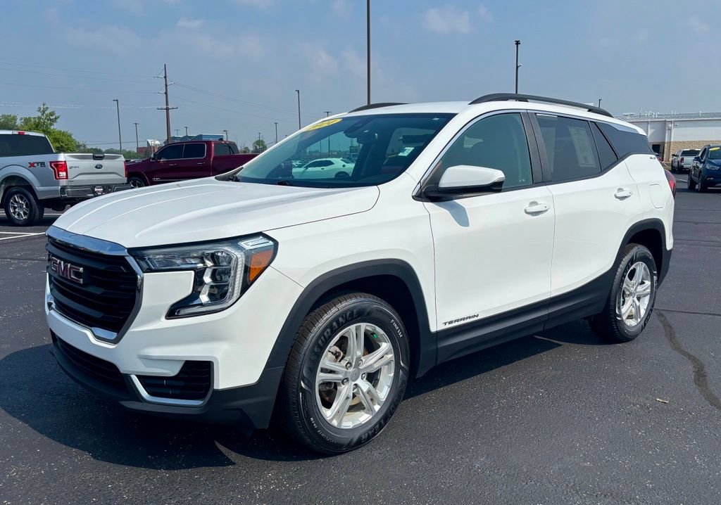 Used 2024 GMC Terrain SLE w/ Driver Convenience Package AWD/4WD image 3