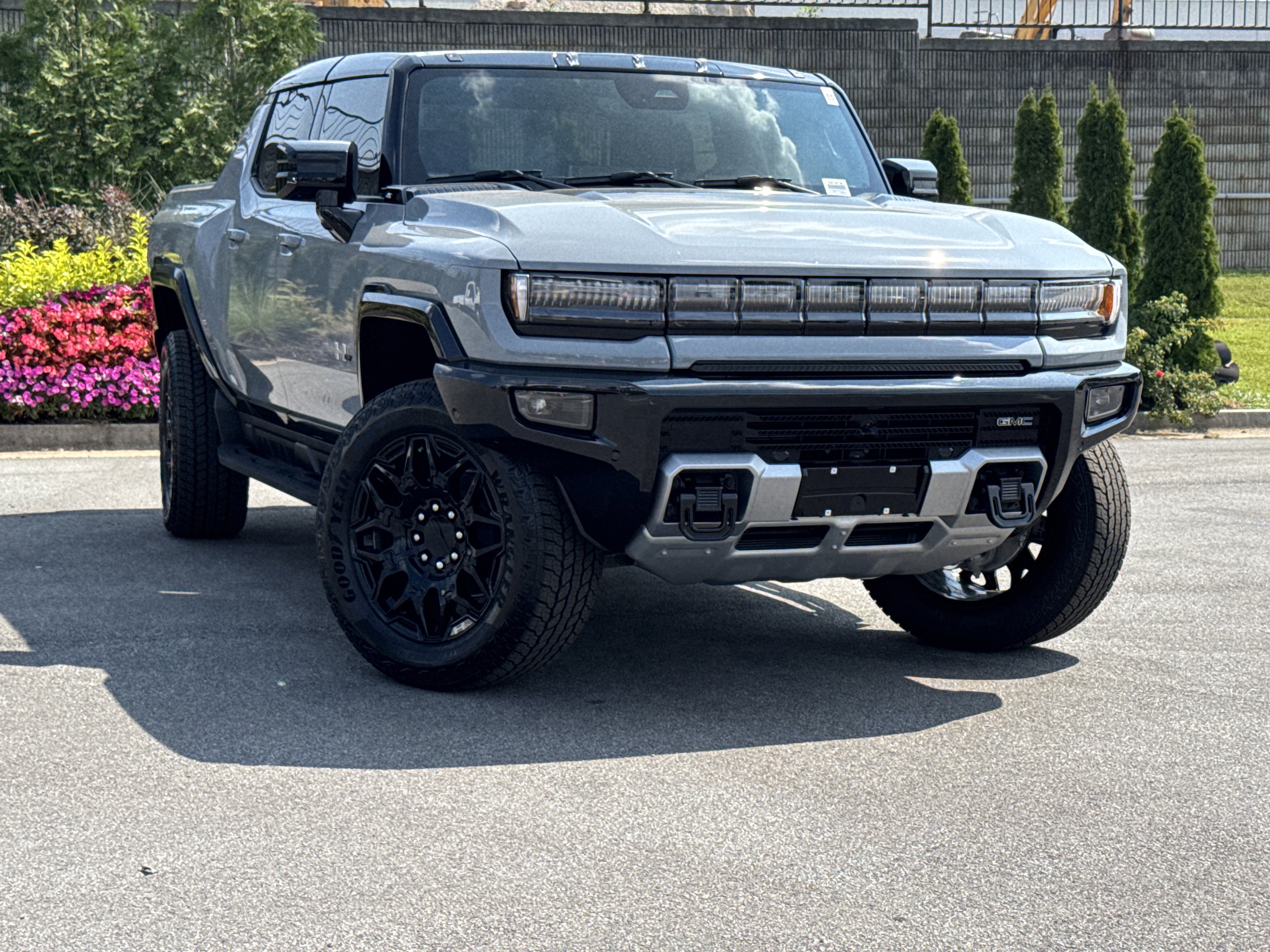 New 2026 GMC Hummer EV 4x4 Crew Cab image 2