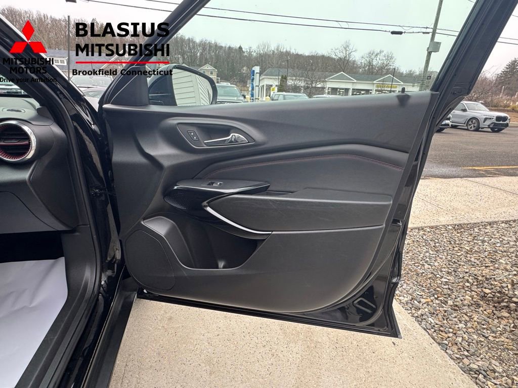 Used 2024 Chevrolet Trax RS image 37