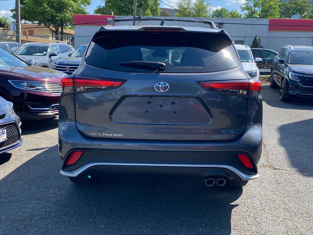 Used 2023 Toyota Highlander XSE AWD/4WD image 3