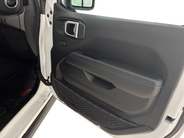 Used 2022 Jeep Wrangler Unlimited Rubicon 4xe w/ Steel Bumper Group AWD/4WD image 14