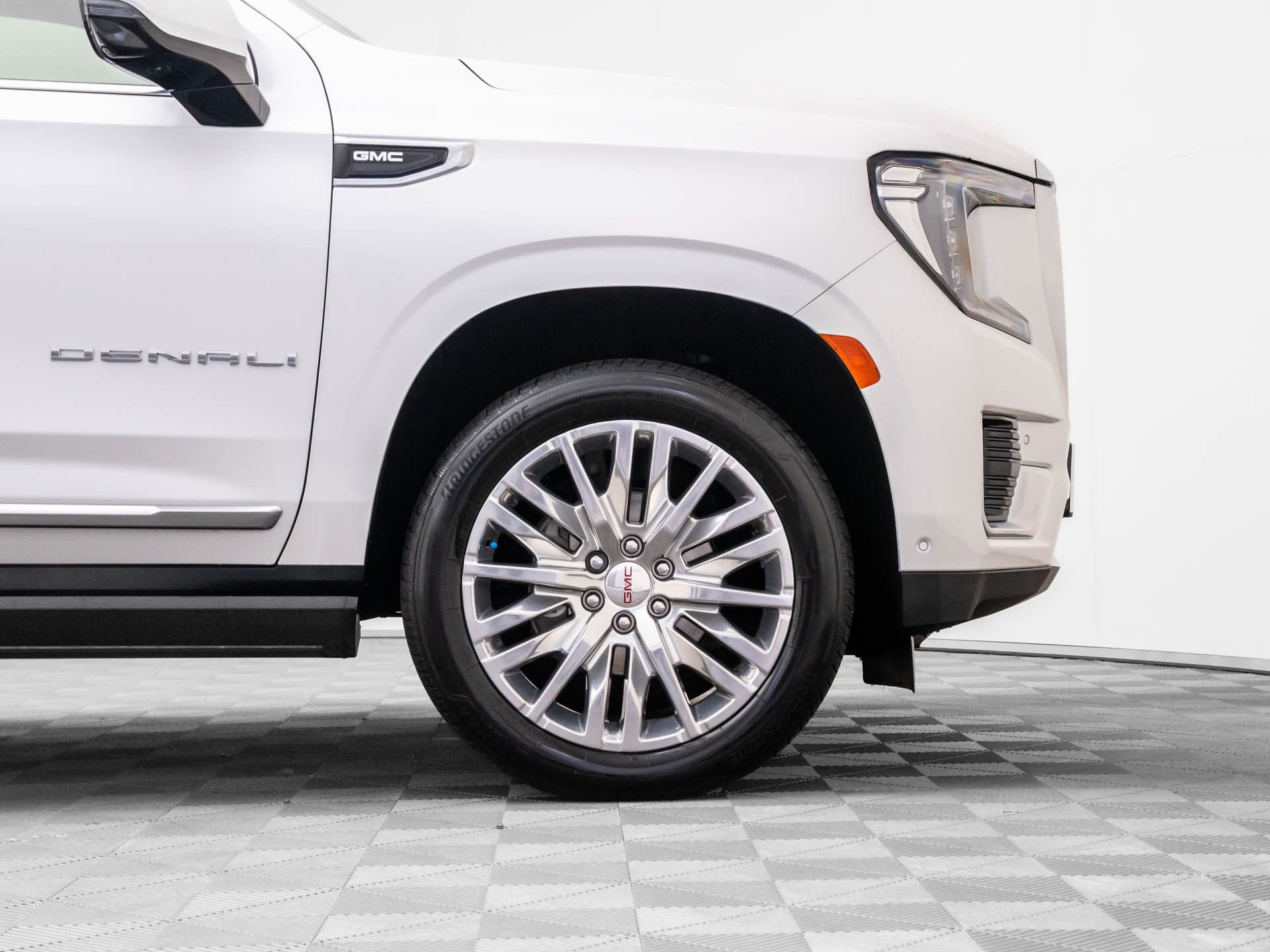 Used 2023 GMC Yukon Denali w/ Denali Reserve Package image 33