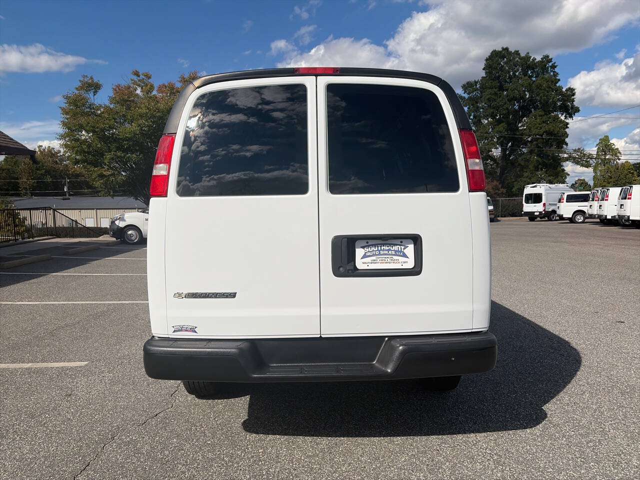 Used 2022 Chevrolet Express 2500 w/ Driver Convenience Package RWD image 7