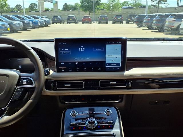 Certified 2022 Lincoln Nautilus Reserve image 8