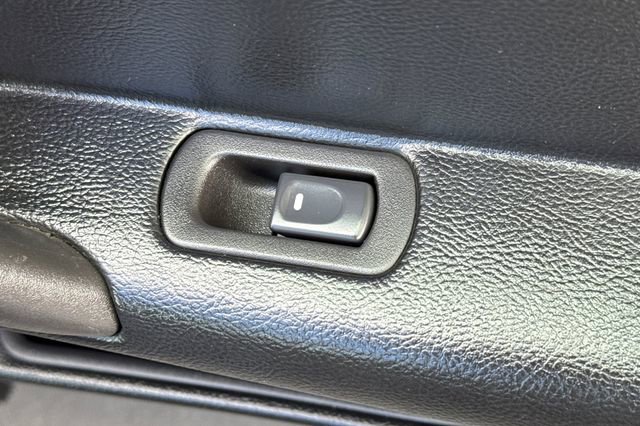 Used 2005 Chevrolet Corvette Convertible w/ Preferred Equipment Group image 20