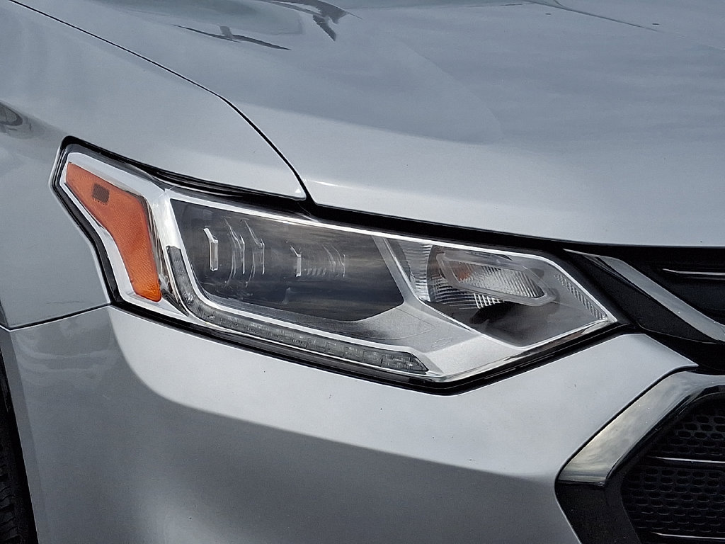 Used 2020 Chevrolet Traverse Premier w/ Redline Edition AWD/4WD image 9