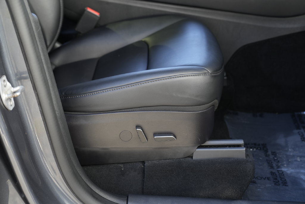 Used 2022 Tesla Model Y Long Range AWD/4WD image 35