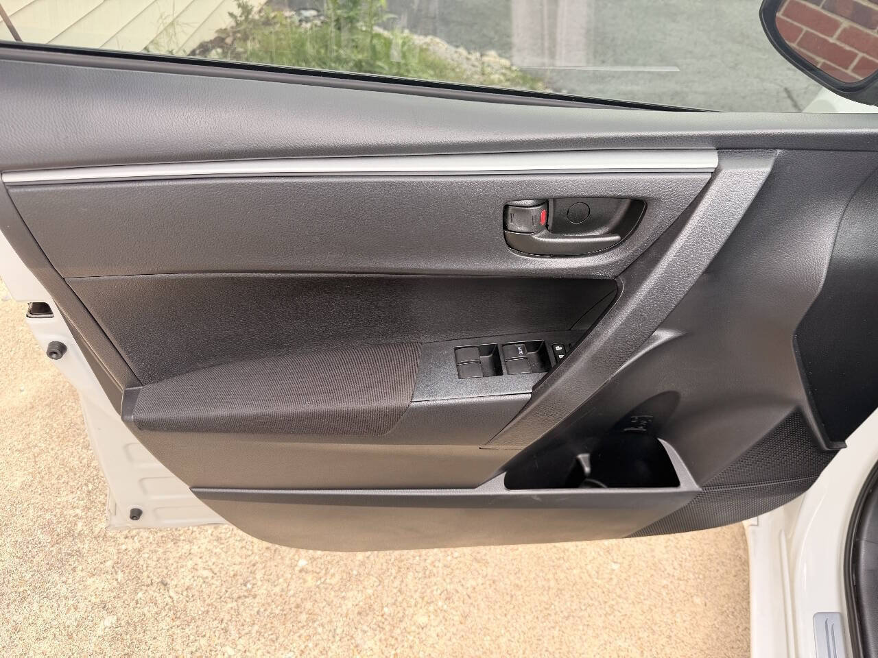 Used 2016 Toyota Corolla L FWD image 11