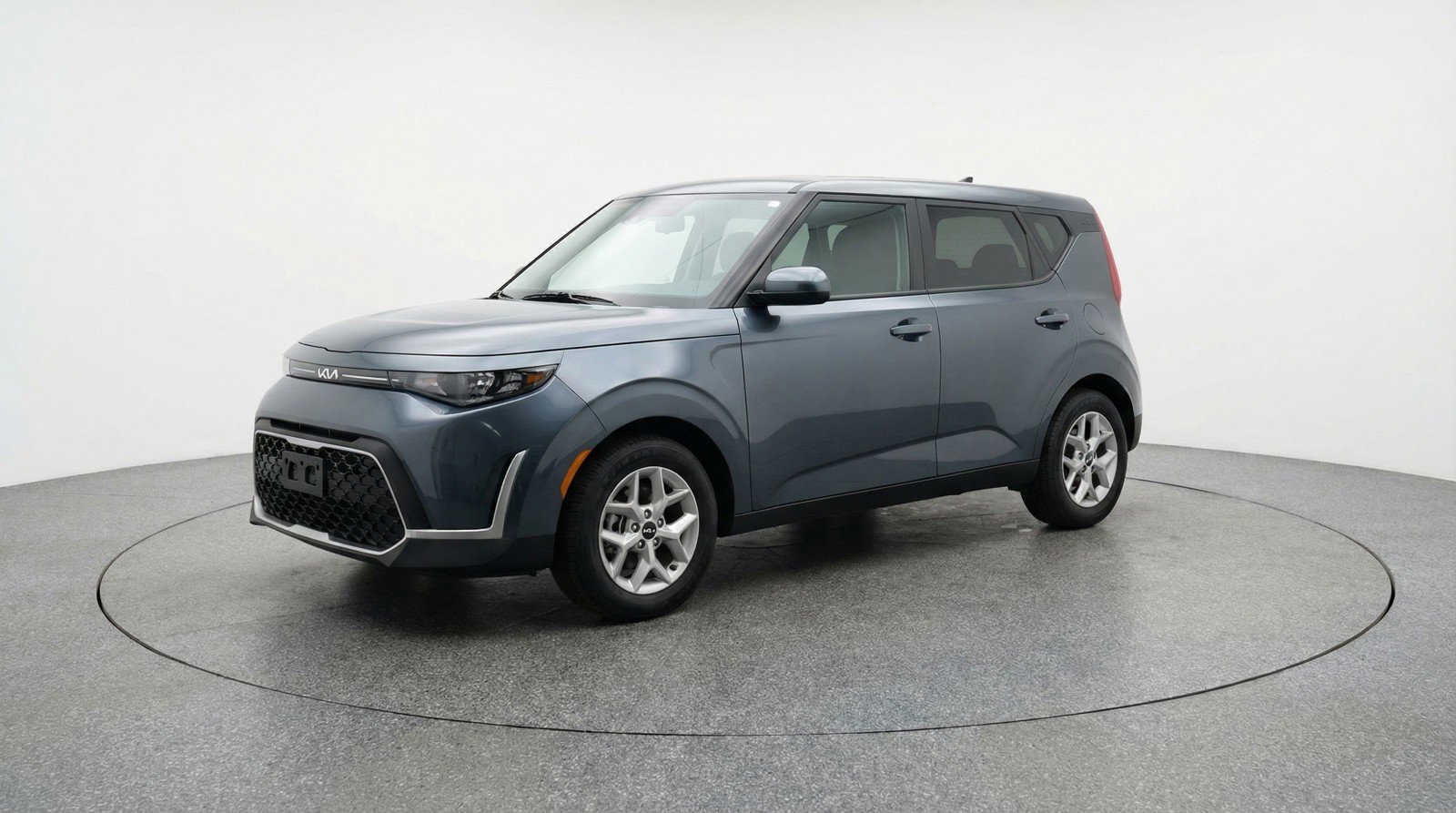 Used 2025 Kia Soul LX w/ LX Technology Package FWD image 3