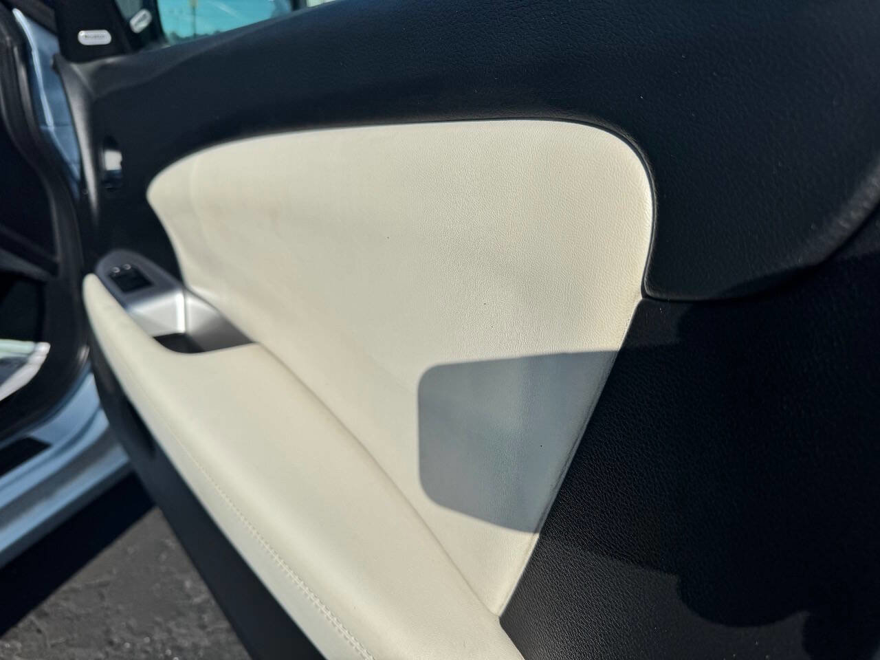 Used 2012 Chrysler 200 Limited image 7