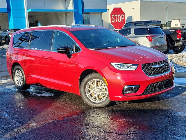 New 2026 Chrysler Pacifica Select image 1