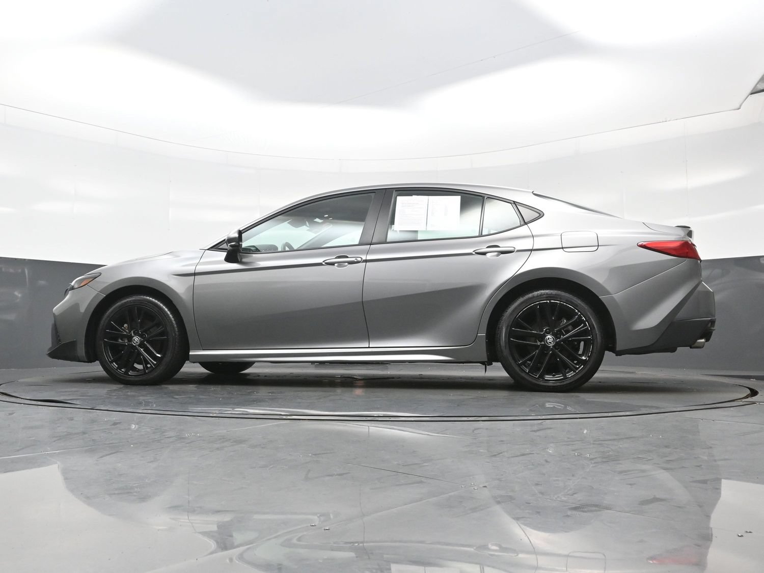 Used 2025 Toyota Camry SE w/ Convenience Package AWD/4WD image 29