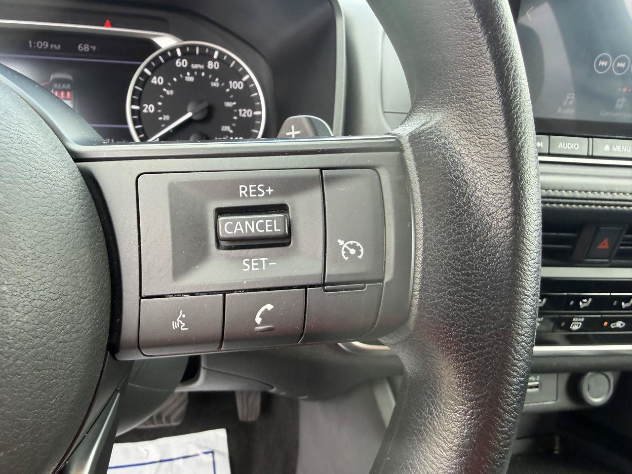Used 2023 Nissan Rogue S AWD/4WD image 27