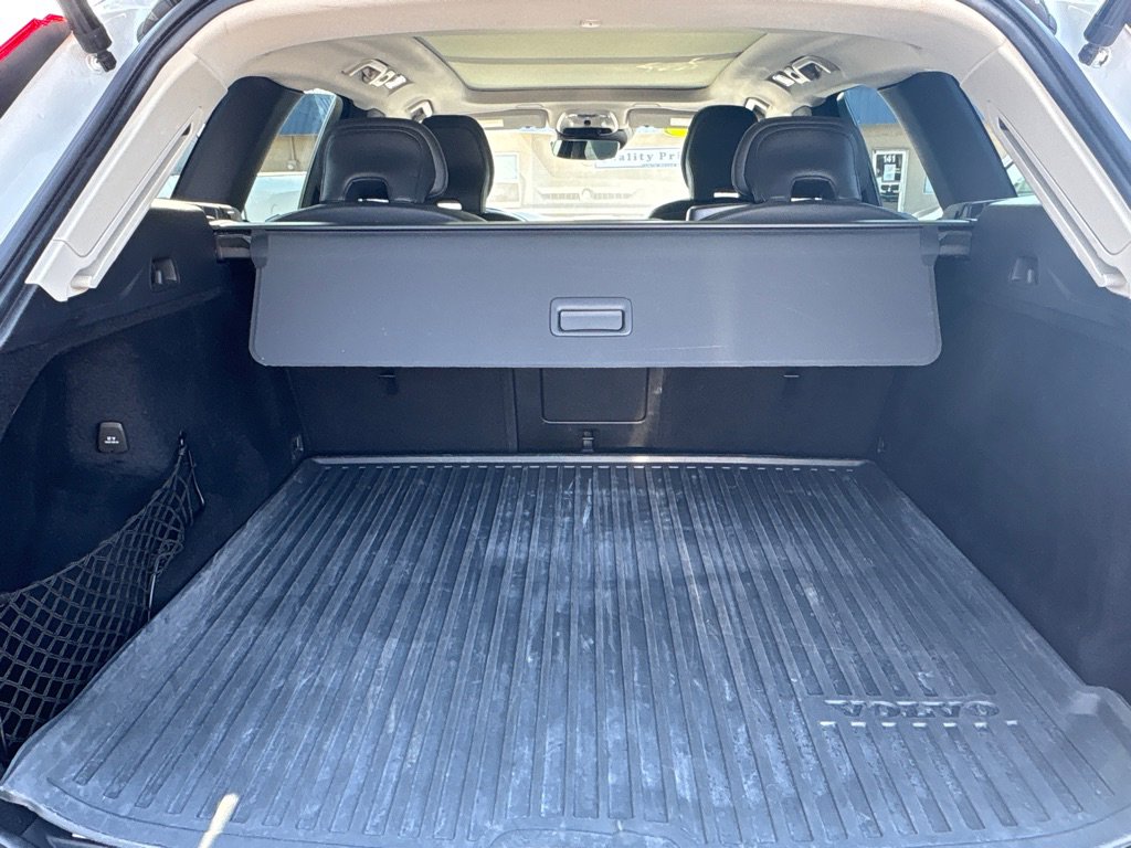 Used 2021 Volvo XC60 T6 Momentum image 24