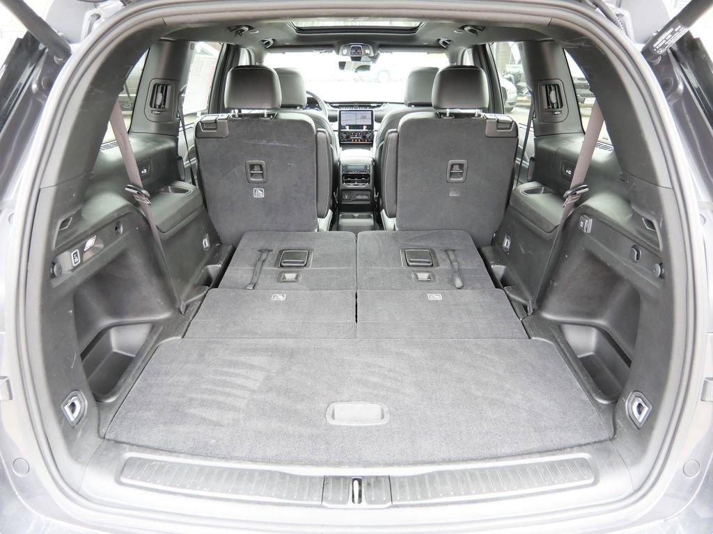 Used 2024 Jeep Grand Cherokee L Limited w/ Luxury Tech Group II image 23