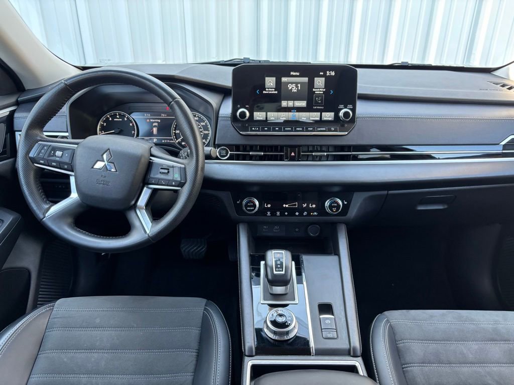 Used 2024 Mitsubishi Outlander SE image 29