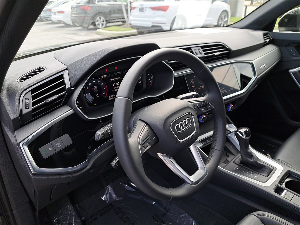 Certified 2025 Audi Q3 2.0T Premium w/ Convenience Package image 7