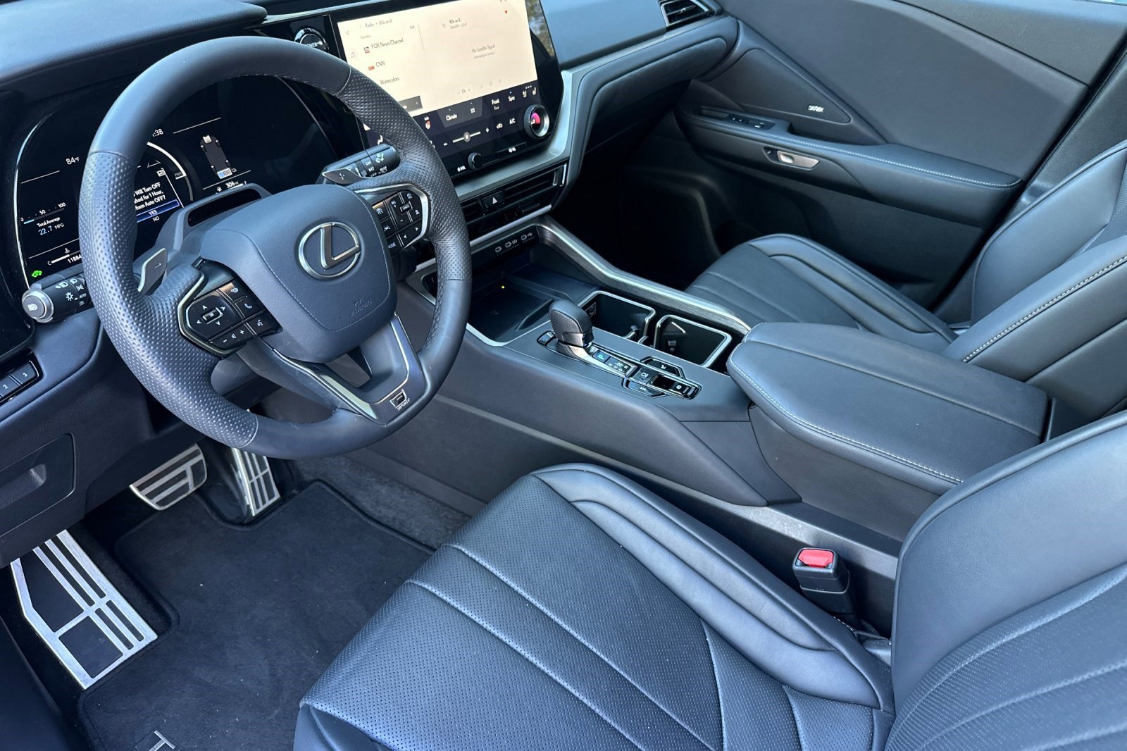 Used 2025 Lexus TX 500h AWD w/ Technology Package image 11