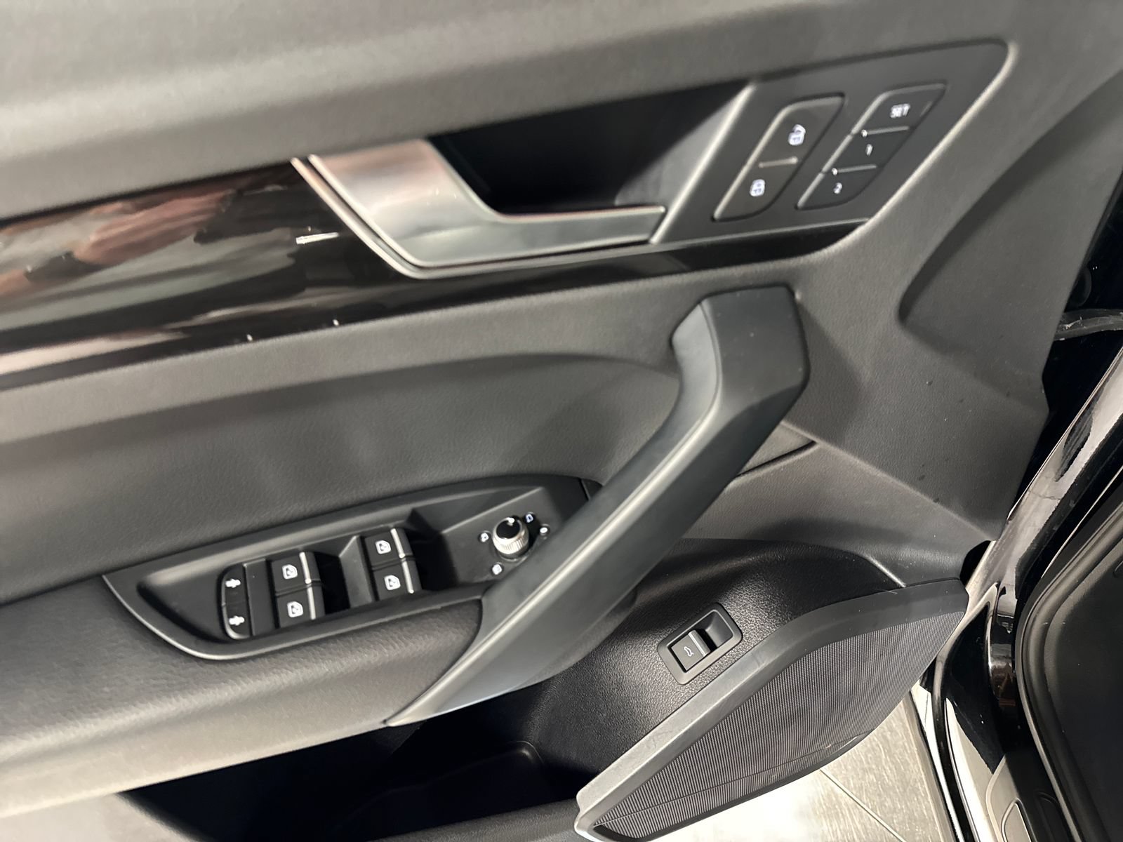 Used 2019 Audi Q5 2.0T Premium w/ Convenience Package AWD/4WD image 16