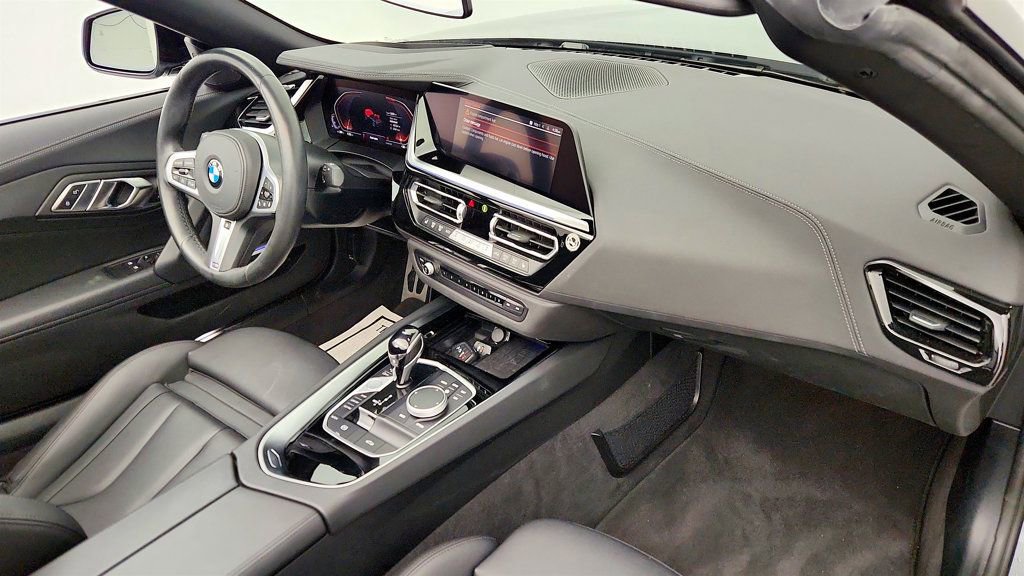 Used 2025 BMW Z4 sDrive30i w/ Premium Package image 24