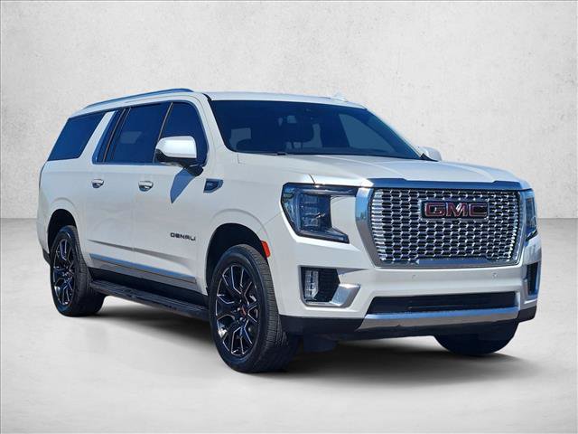 Used 2023 GMC Yukon XL Denali AWD/4WD image 3