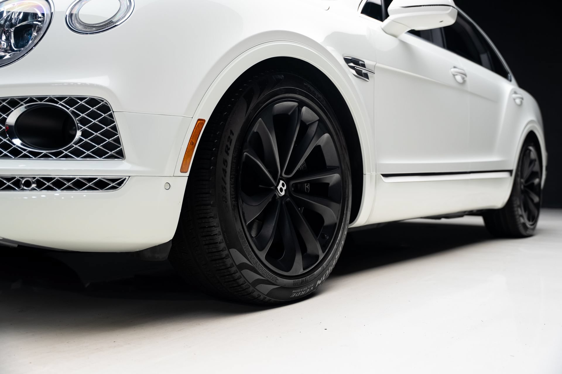 Used 2018 Bentley Bentayga AWD/4WD image 77