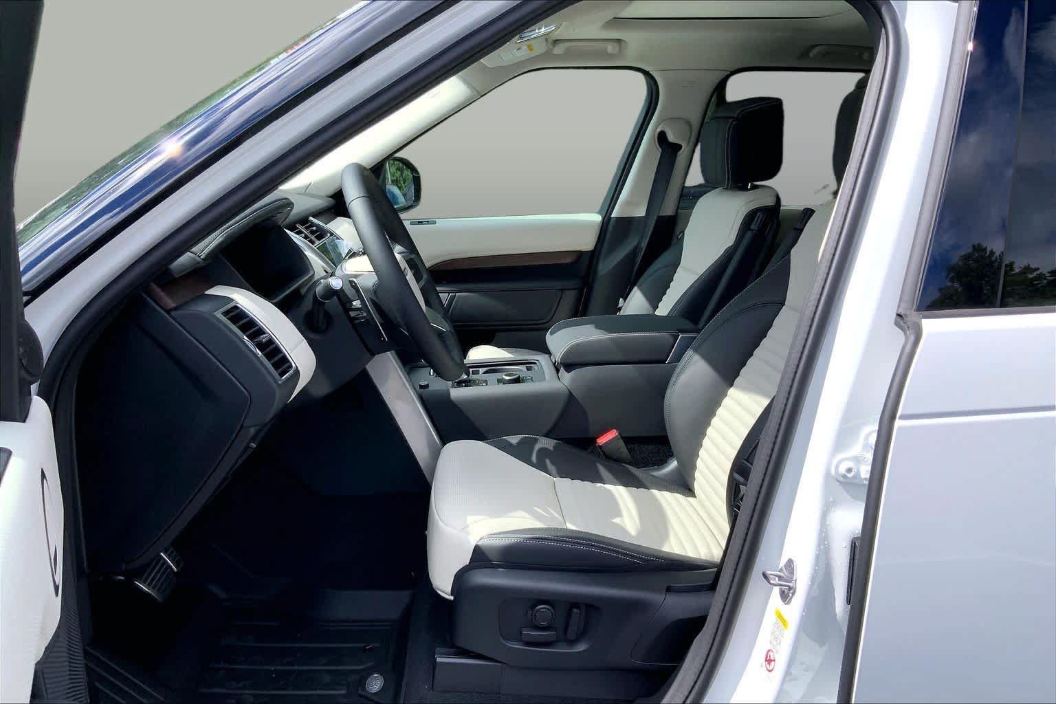New 2026 Land Rover Discovery Dynamic SE AWD/4WD image 13