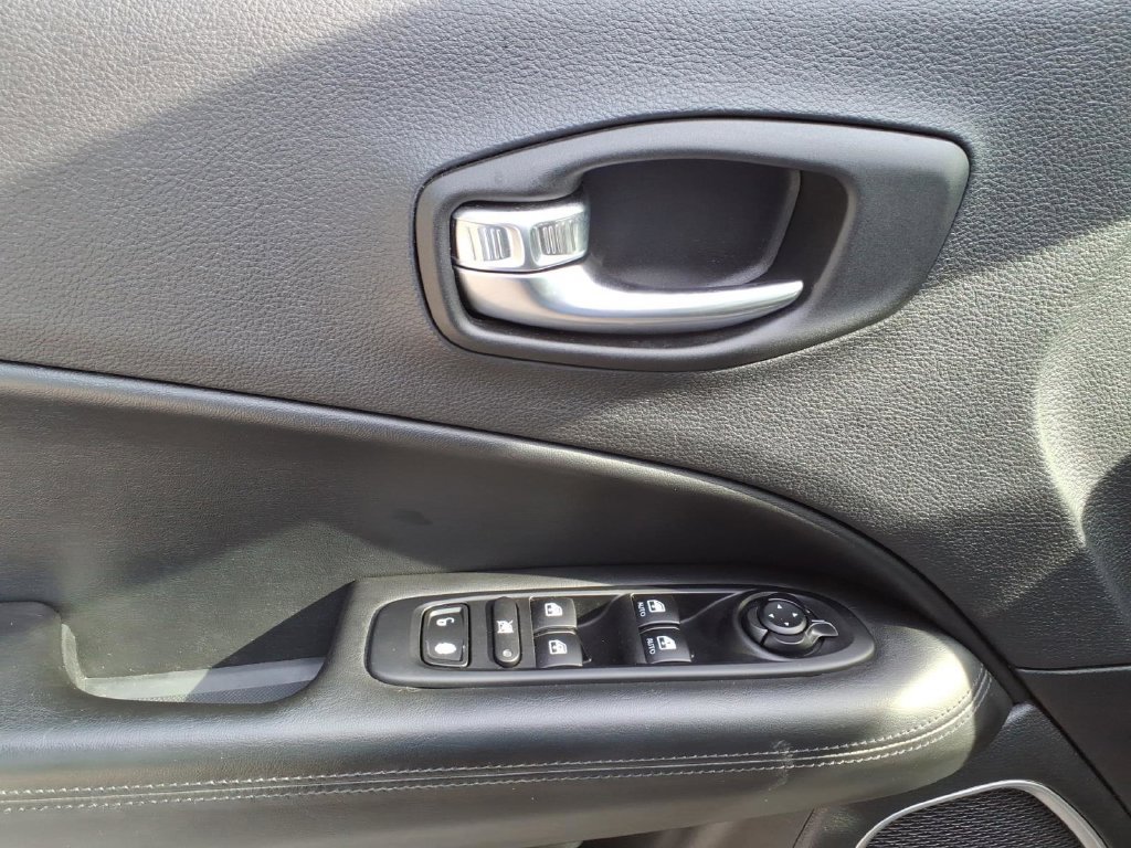 Used 2019 Jeep Compass Latitude AWD/4WD image 11