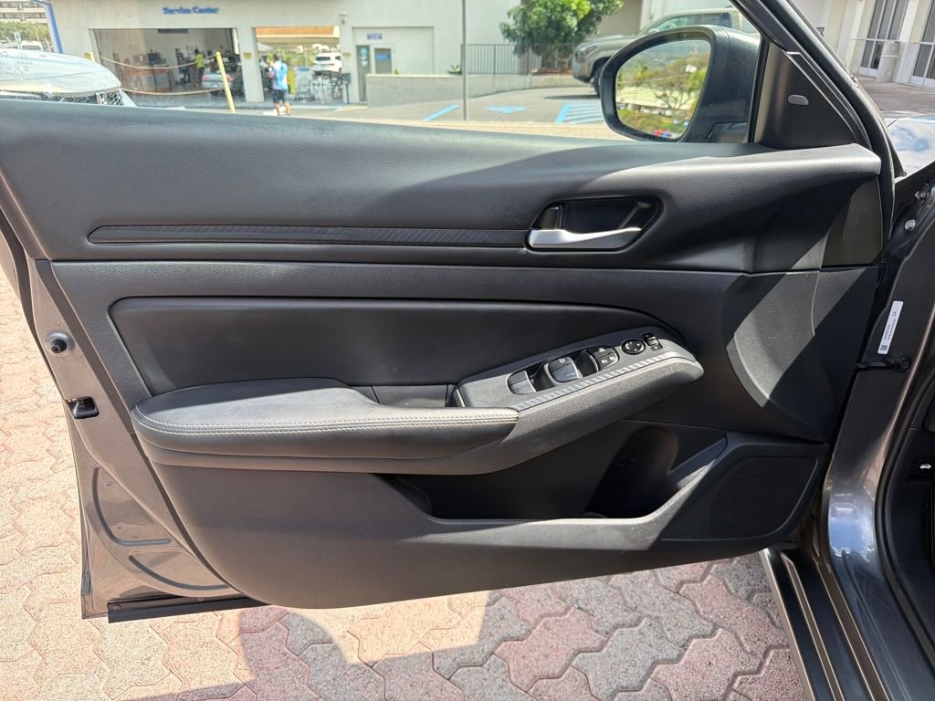 Used 2024 Nissan Altima 2.5 SV image 8