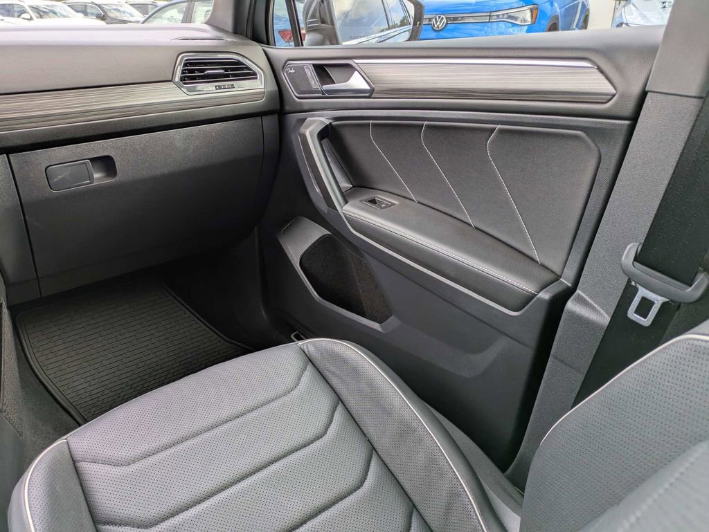 Certified 2023 Volkswagen Tiguan SEL R-Line image 20