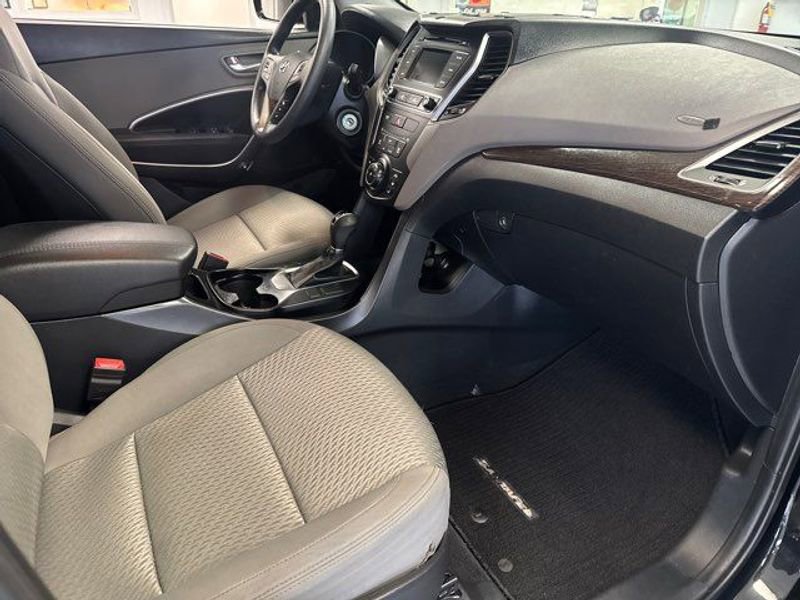Used 2017 Hyundai Santa Fe Sport image 12