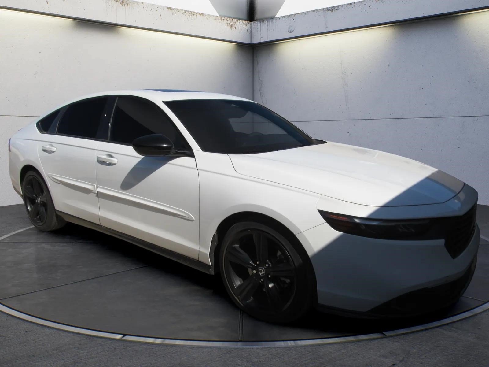 Used 2024 Honda Accord Sport image 2