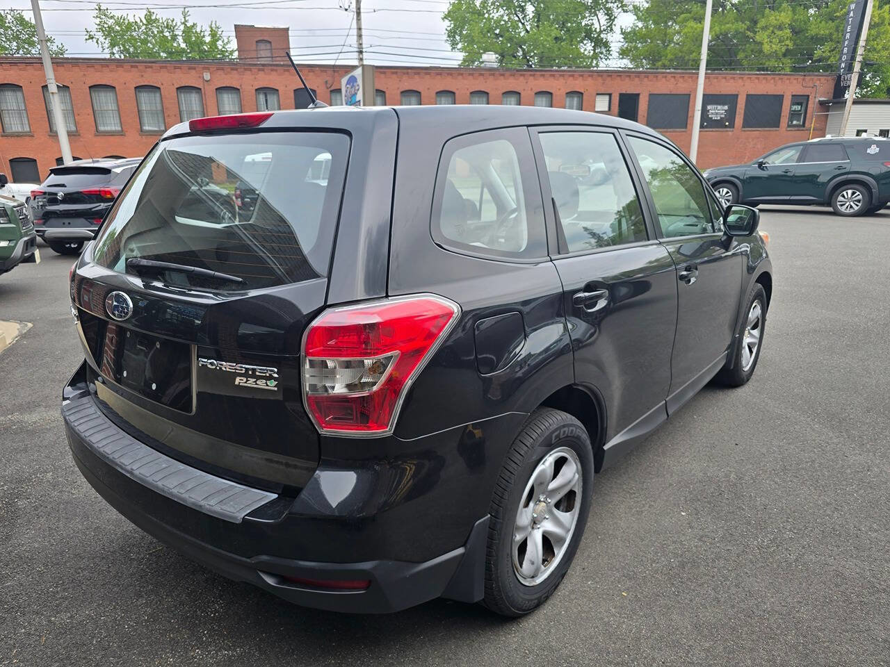 Used 2014 Subaru Forester 2.5i AWD/4WD image 4