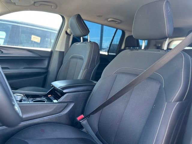 Used 2023 Jeep Grand Cherokee L Laredo image 9