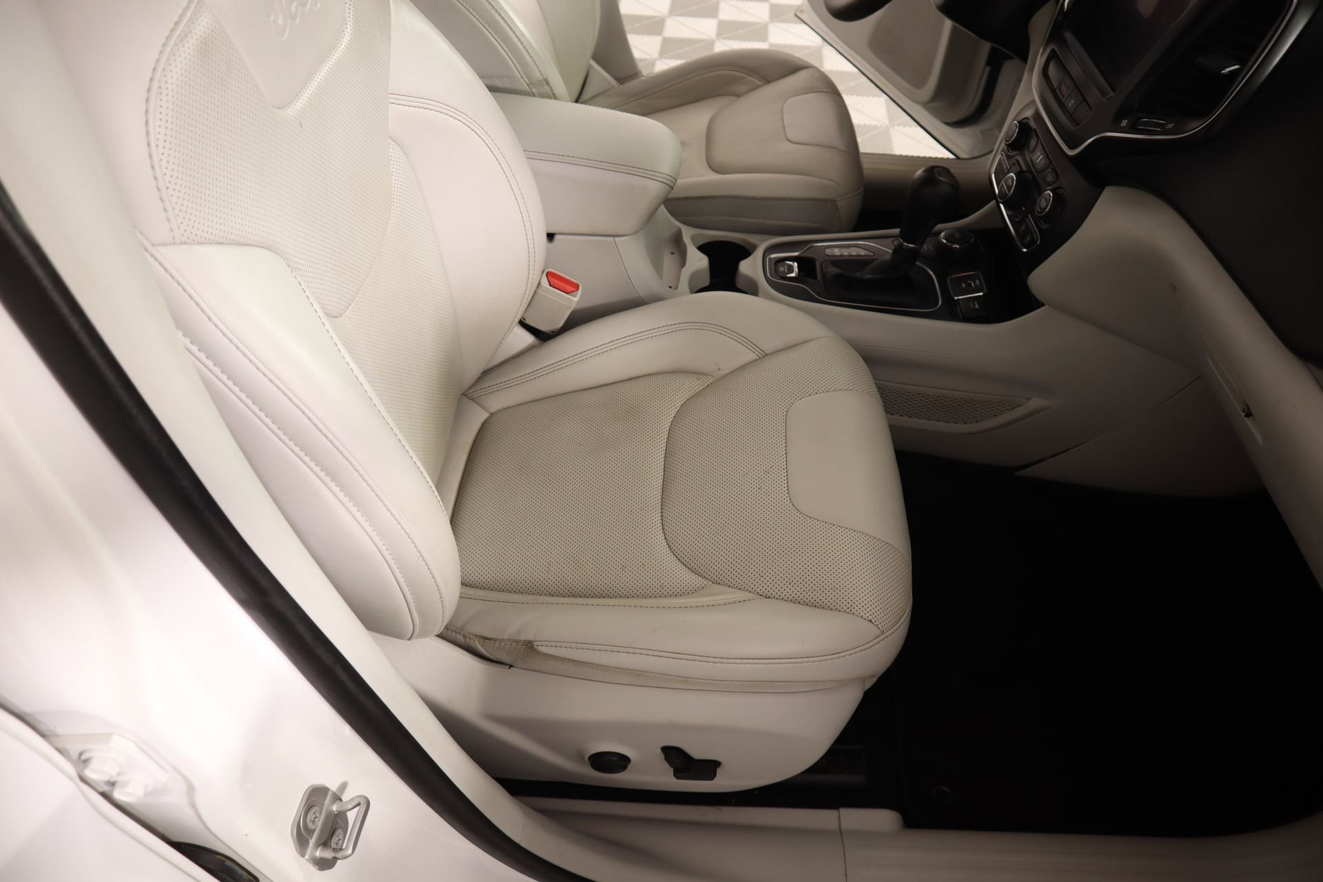 Used 2022 Jeep Cherokee Latitude Lux w/ Sun & Sound Group image 13