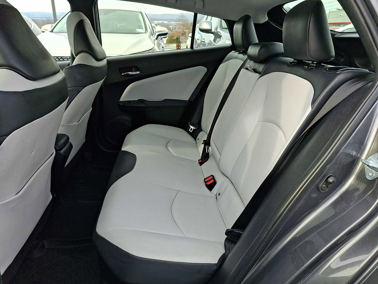 Used 2016 Toyota Prius Four image 8