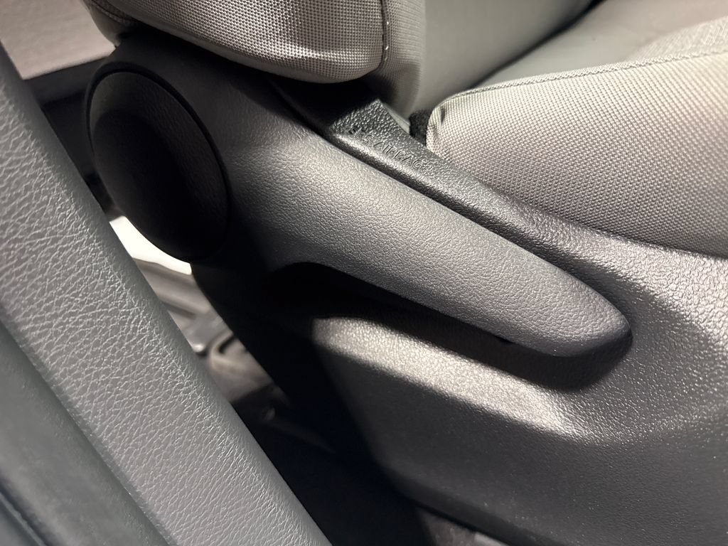 Used 2022 Toyota Sienna LE FWD image 28