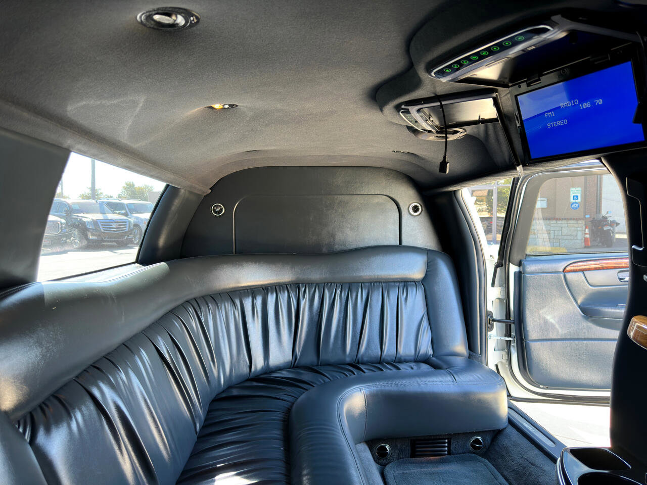 Used 2009 Cadillac DTS Limousine image 32