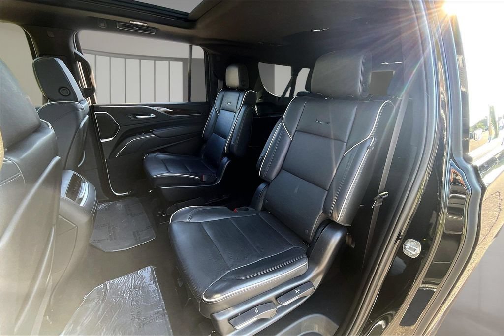 Used 2023 Cadillac Escalade ESV Premium Luxury AWD/4WD image 28