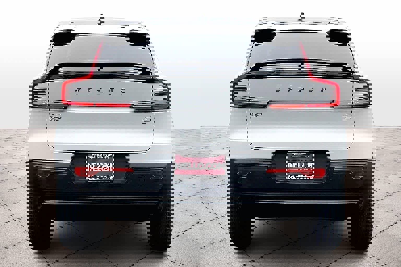 Used 2023 Volvo C40 P8 Recharge Ultimate image 7