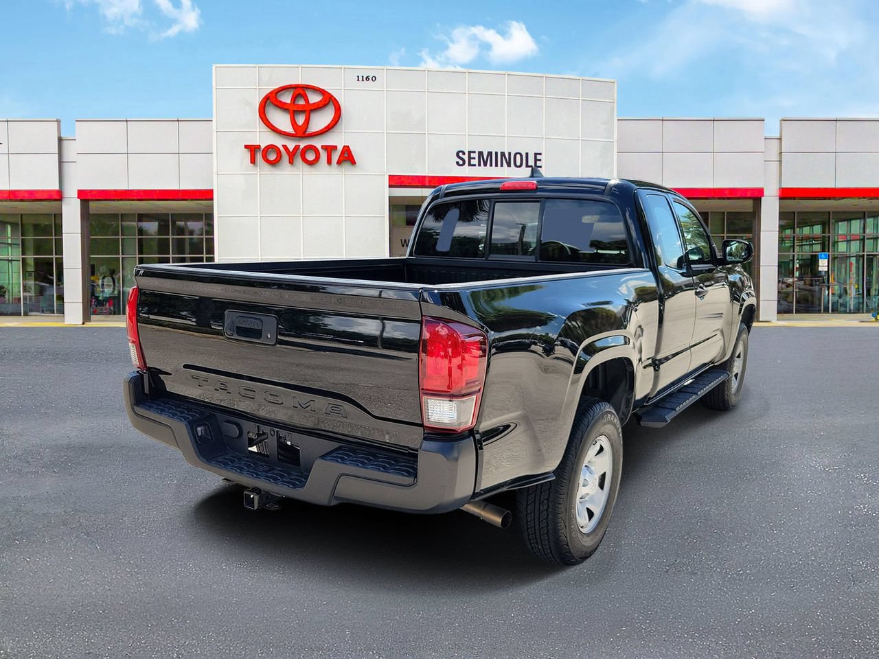 Used 2018 Toyota Tacoma SR RWD image 3