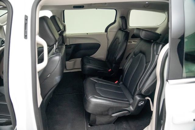 Used 2024 Chrysler Pacifica Touring-L image 25