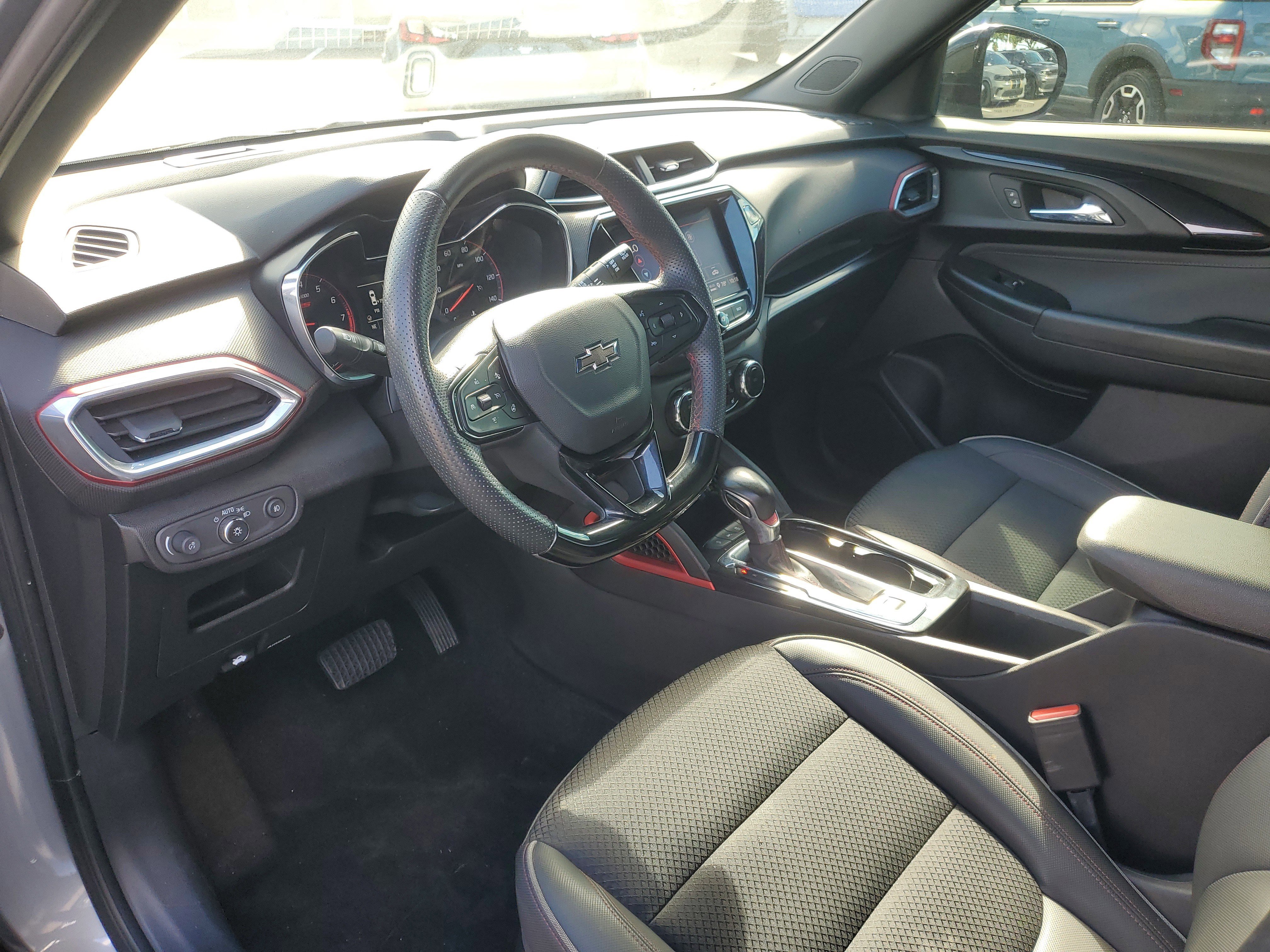 Used 2023 Chevrolet TrailBlazer RS w/ Sun and Liftgate Package FWD image 10