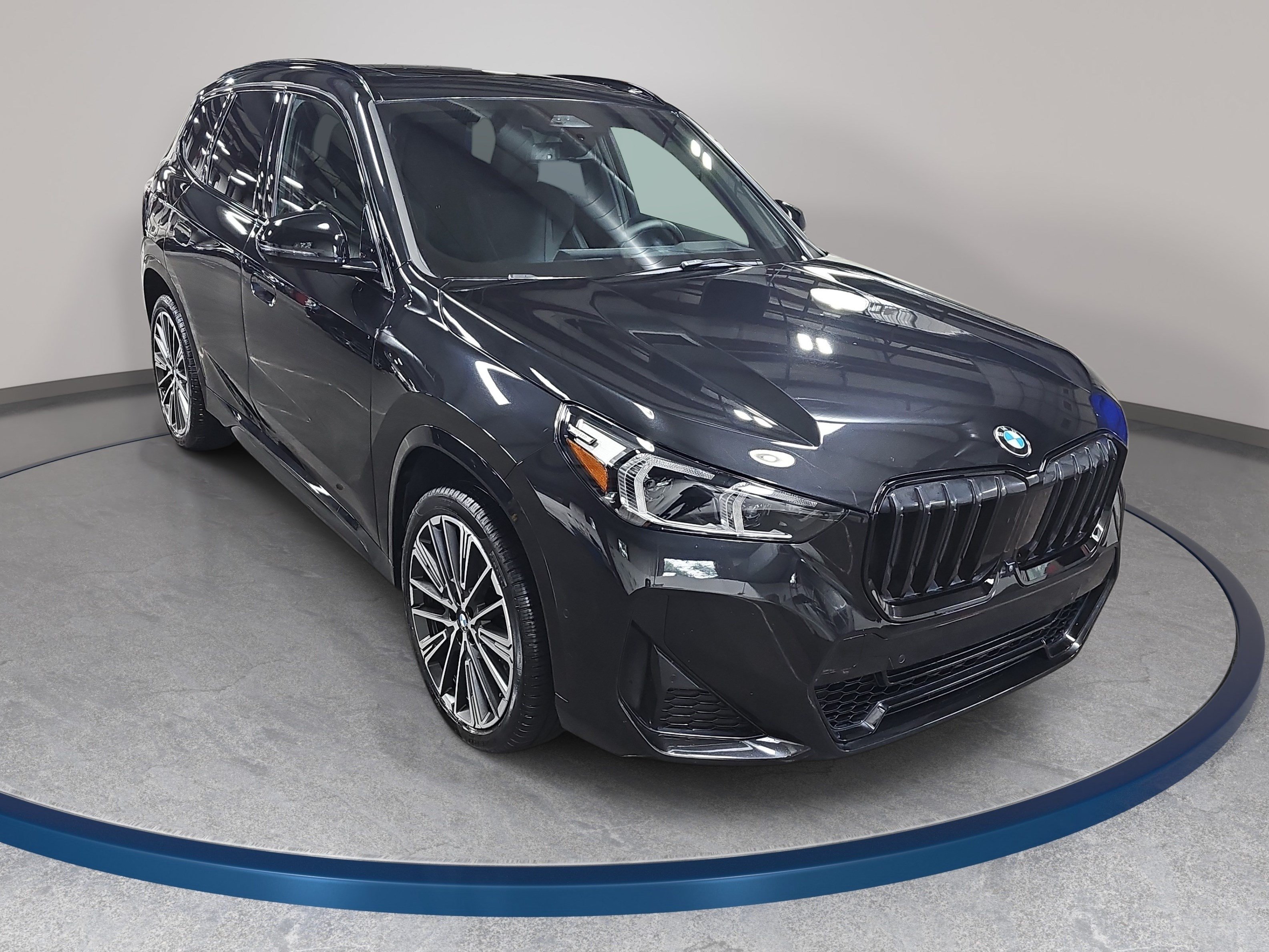 Used 2023 BMW X1 xDrive28i w/ Premium Package AWD/4WD image 4