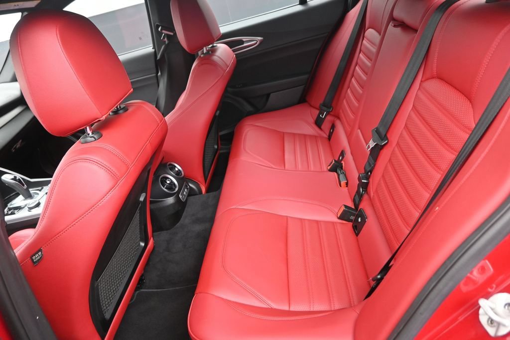Used 2025 Alfa Romeo Giulia w/ Veloce Package Rwd image 15